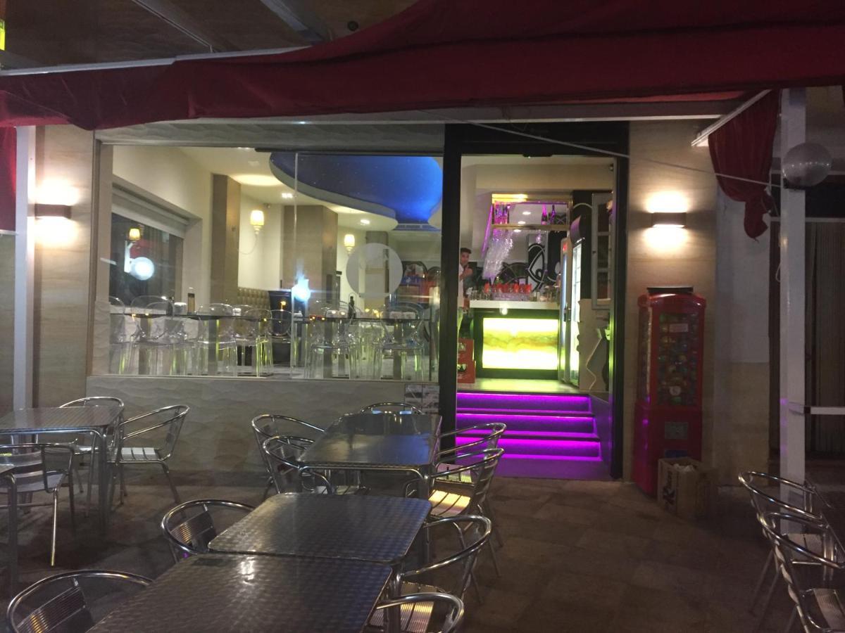 Hostal Costa Sol คาสเตล เด เฟโร ภายนอก รูปภาพ